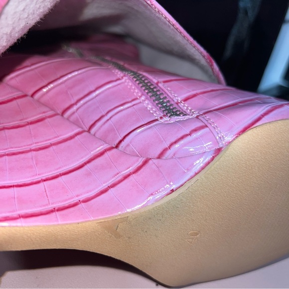 NWT Shane Justin Women's Pink Faux Alligator Wedge Boots Size 9.5 - Picture 6 of 10